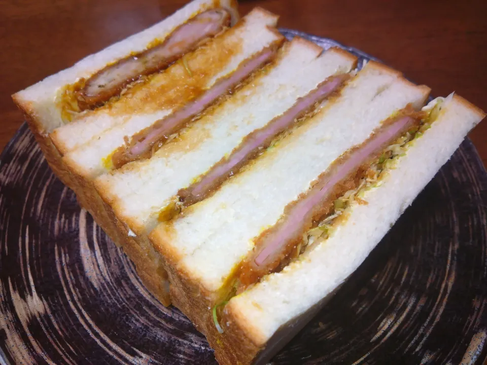 ハムカツとメンチカツサンド|秀美«シュウビ»さん