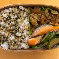 豚肉の生姜焼き、焼鮭、ズッキーニのポン酢炒め|あしゃみさん