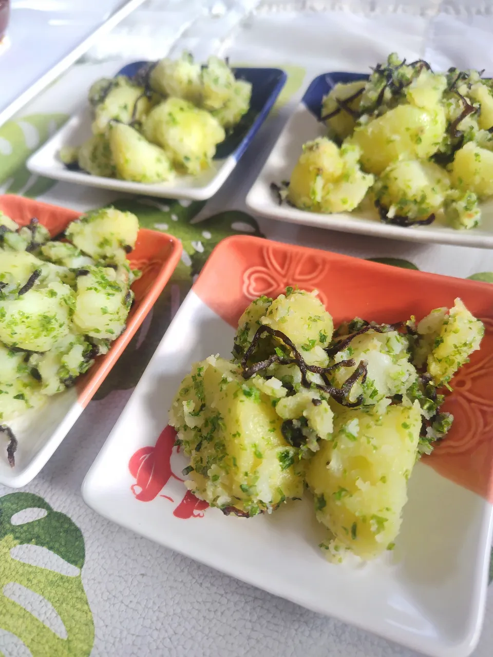m.rafuさんの料理じゃがいも🥔の塩昆布青海苔和えです✨|rikako♪。.:＊さん