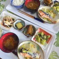 土曜日のお昼、鮭と白菜の塩麹蒸し定食です✨|rikako♪。.:＊さん