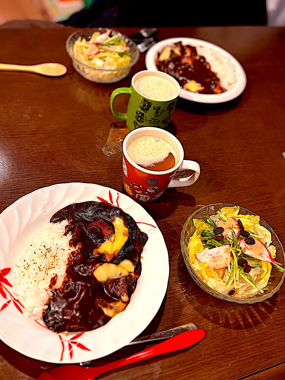 玉ねぎロースト黒いビーフカレー　サラダ　カフェラテ|ch＊K*∀o(^^*)♪さん