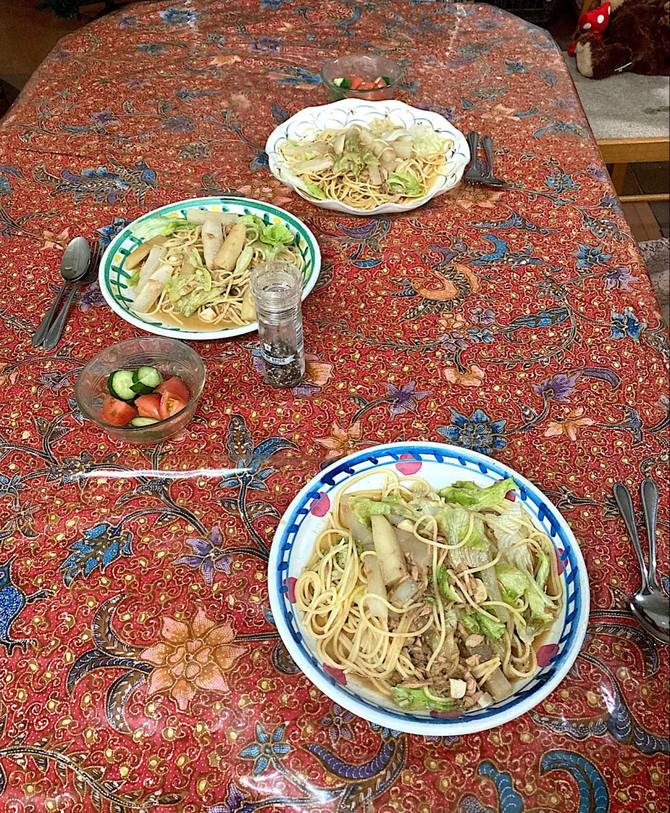 今日の昼ご飯  ツナと大根とレタスの和風スパゲティー  胃の調子がいまいちの娘のリクエストで作りました|はやとさん