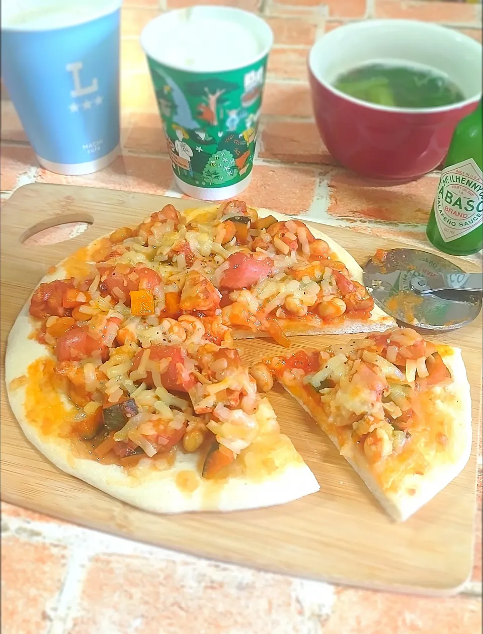 チキンとソーセージとビーンズピザ🍕|みったんさん