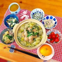 白菜と鶏団子と春雨の中華風鍋🍲🥢他|まゆめろさん
