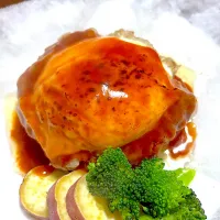 巣子守ハンバーグ〔卵の下にスライストマト〕|えーちゃんさん