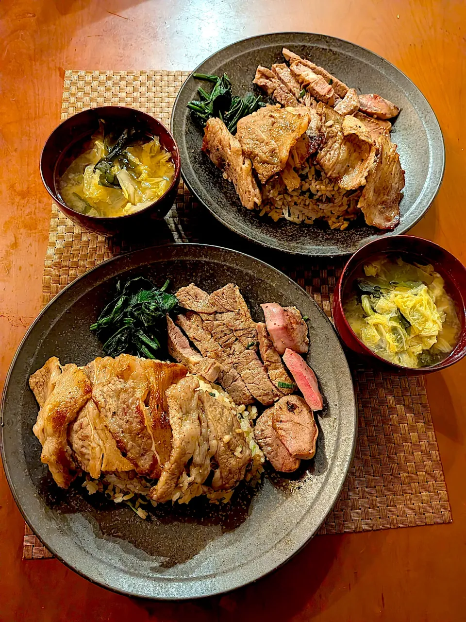 Today's Dinner🍴厚切りｽﾃｰｷからのぉ丼🥩w/お野菜たっぷりｶﾞｰﾘｯｸﾗｲｽ|🌈Ami🍻さん