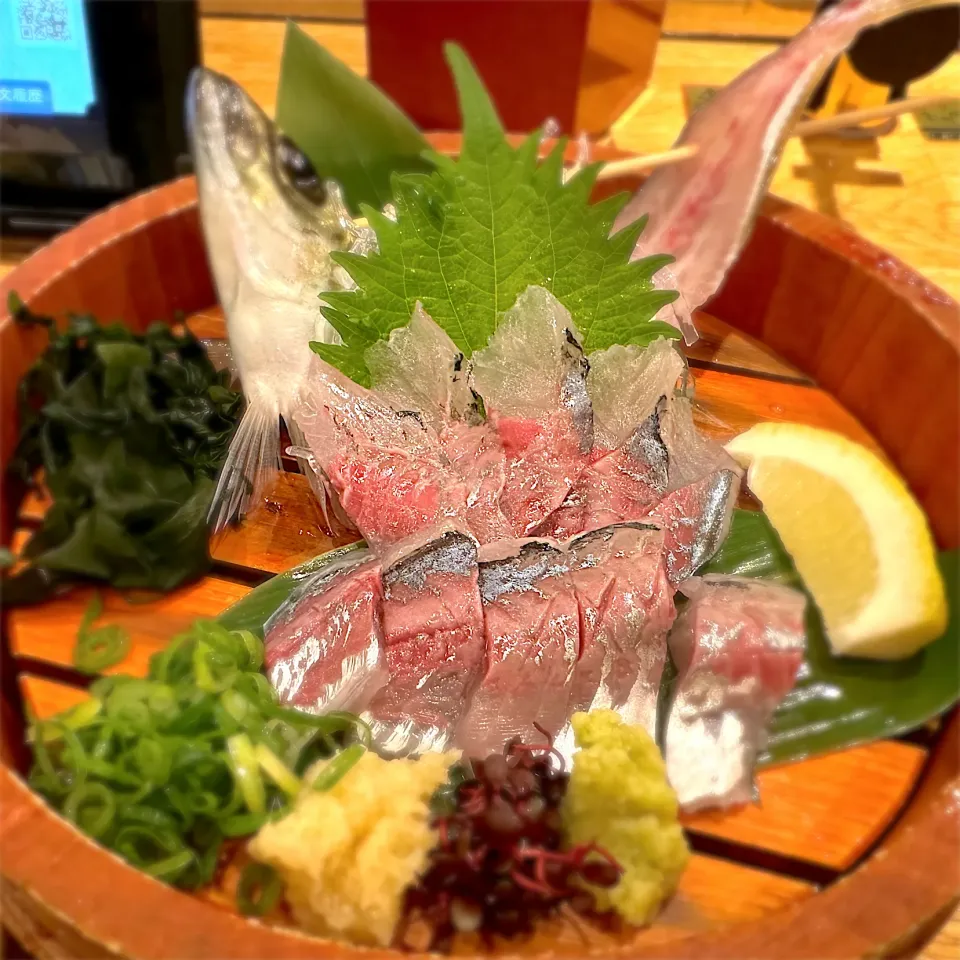 泳がし鯵一匹お造り🐟|buhizouさん