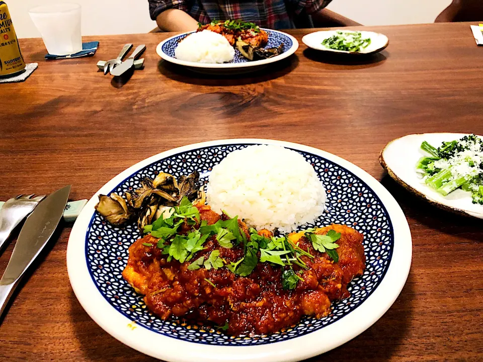 鶏もも肉のトマト煮込み、茎ブロッコリーのサラダ、舞茸のソテー、バターライス|タロッカ主夫見習いさん