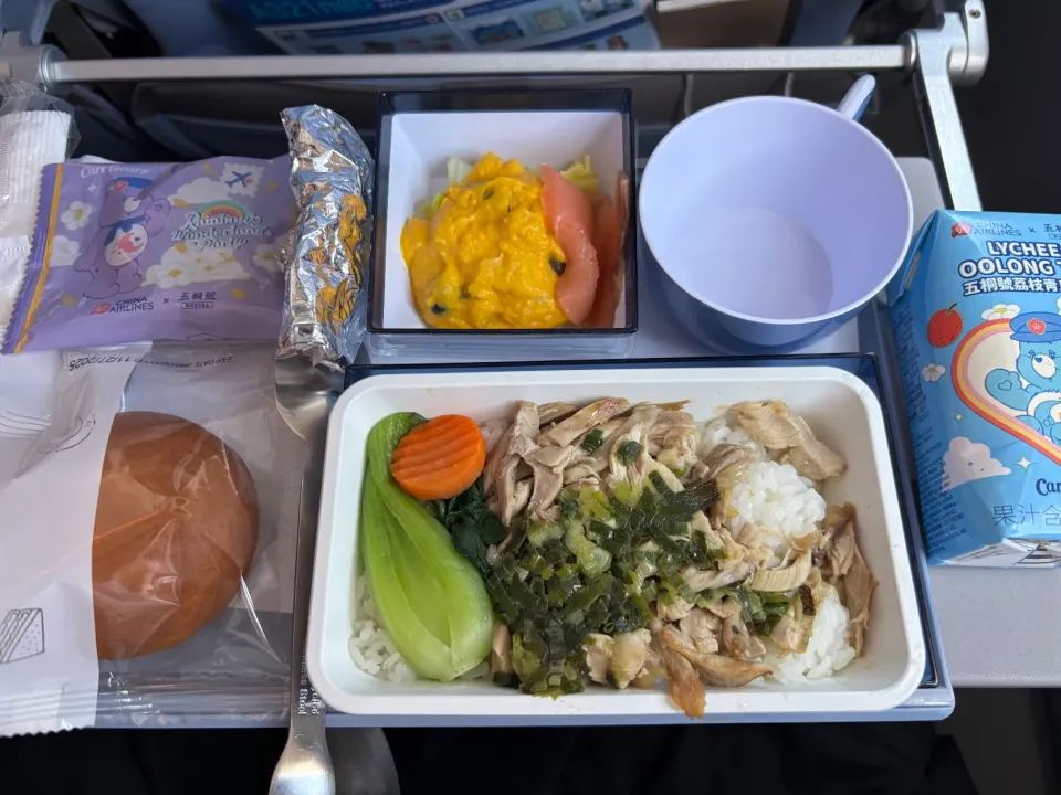 チャイナエアラインの機内食　帰りの便で鶏肉飯食べれて嬉しかったです。|Tenさん
