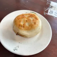 猪肉餡餅　肉まんを鉄板の上で焼いてありました。美味しかったです。|Tenさん