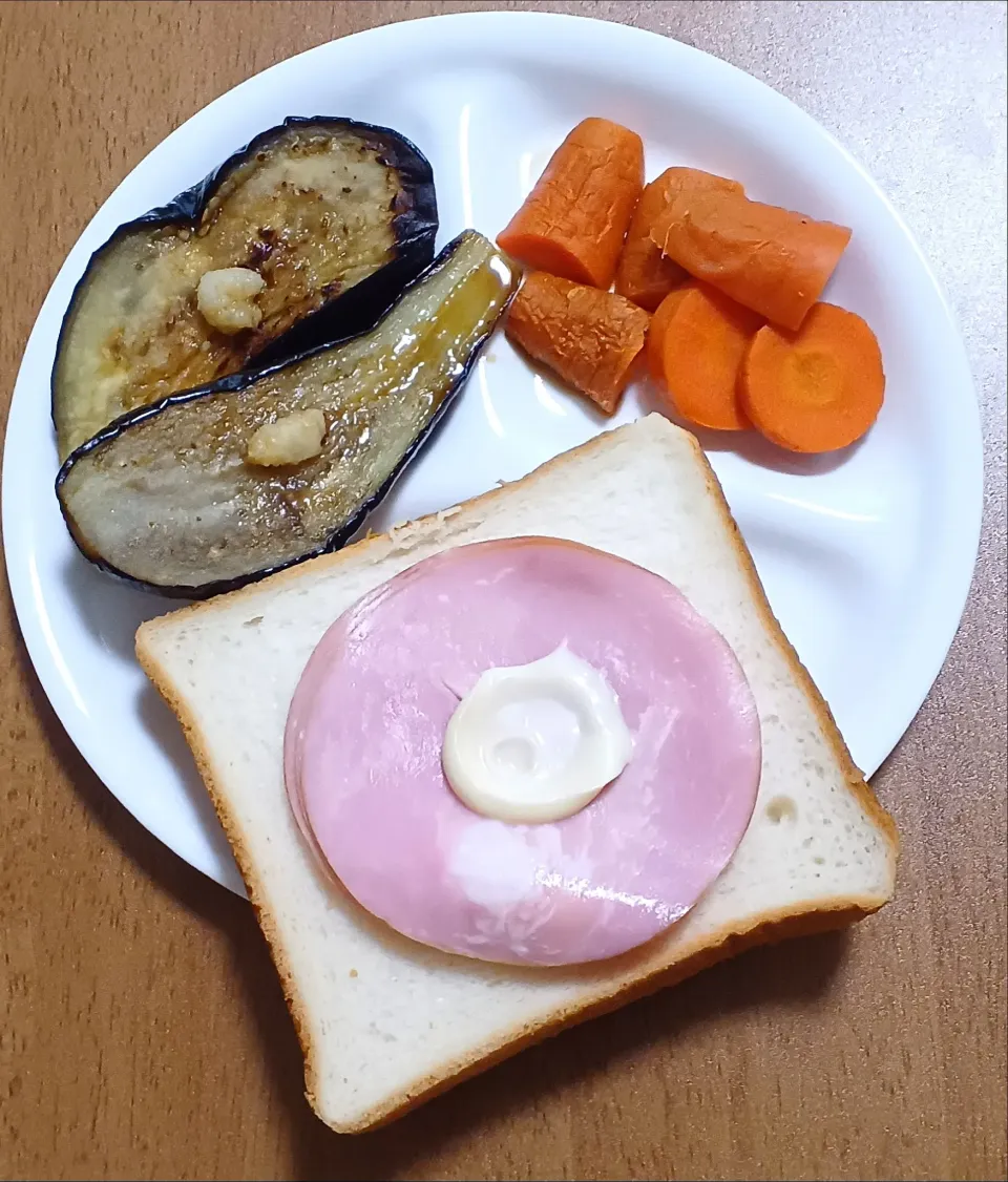 焼きなす、にんじん、食パン、ハム|ナナさん