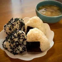 おにぎり🍙と、じゃがいもの味噌汁