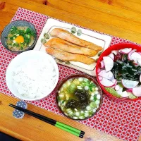 父への朝兼昼ごはん🍚🥢|まゆめろさん