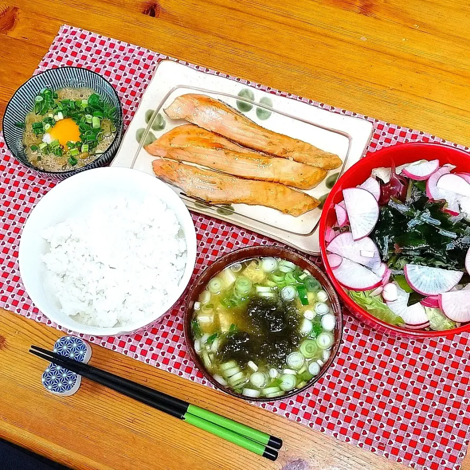 父への朝兼昼ごはん🍚🥢|まゆめろさん