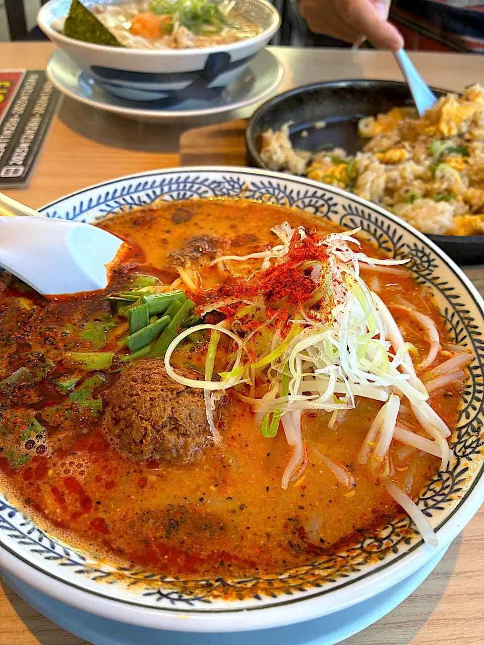 丸源ラーメン「麻辣担々麺」|じゅんさんさん