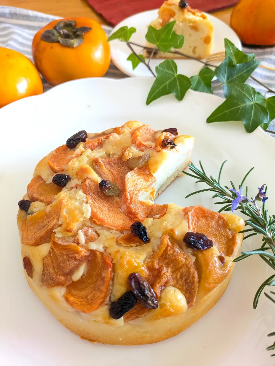 みったんさんの料理 fumfumさんの無花果のヨーグルトケーキを柿で|とまと🍅さん