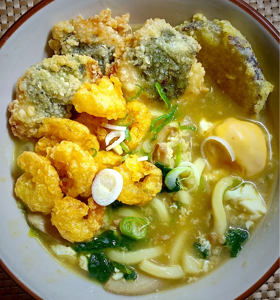 天麩羅カレーうどん|すくらんぶるえっぐさん