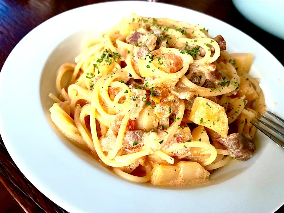 パンチェッタとじゃがいものトマトクリームパスタ|あつしさん