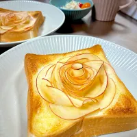 薔薇のりんごトースト🍞🍎| まーまさん