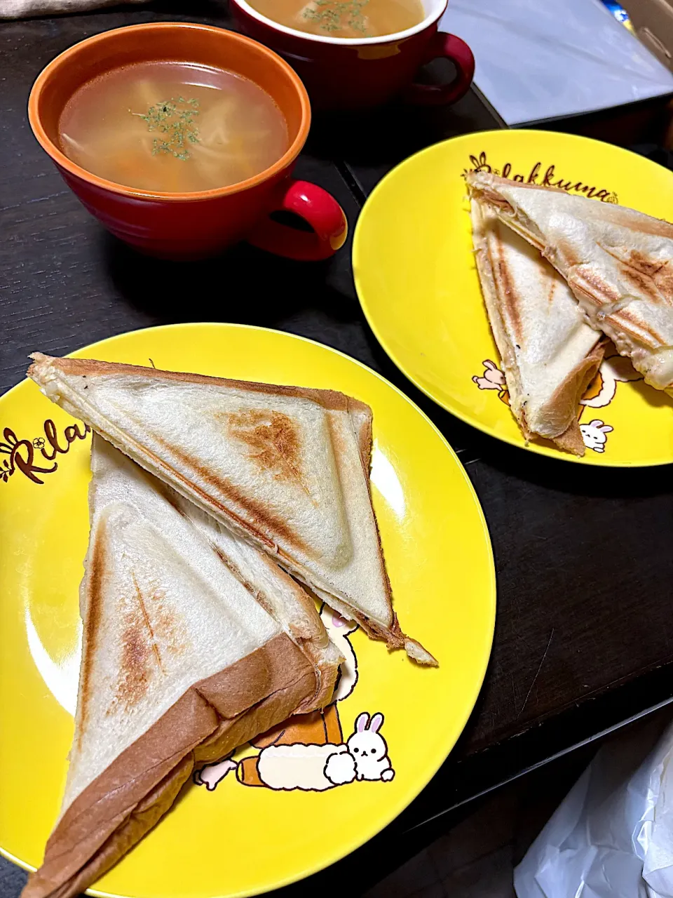 ツナとチーズのホットサンド、コンソメスープ|ハルさん