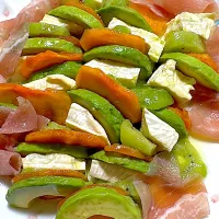 アボカド🥑柿キウイ🥝チーズ🧀生ハムサラダ| 4jinoanataさん