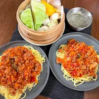 ミートソースパスタと温野菜のお夕飯🌛|みーぬ | 楽しいお母さんの日々さん