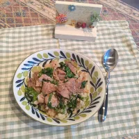 甘辛豚とセロリの葉のチャーハン|naonaomimichanさん