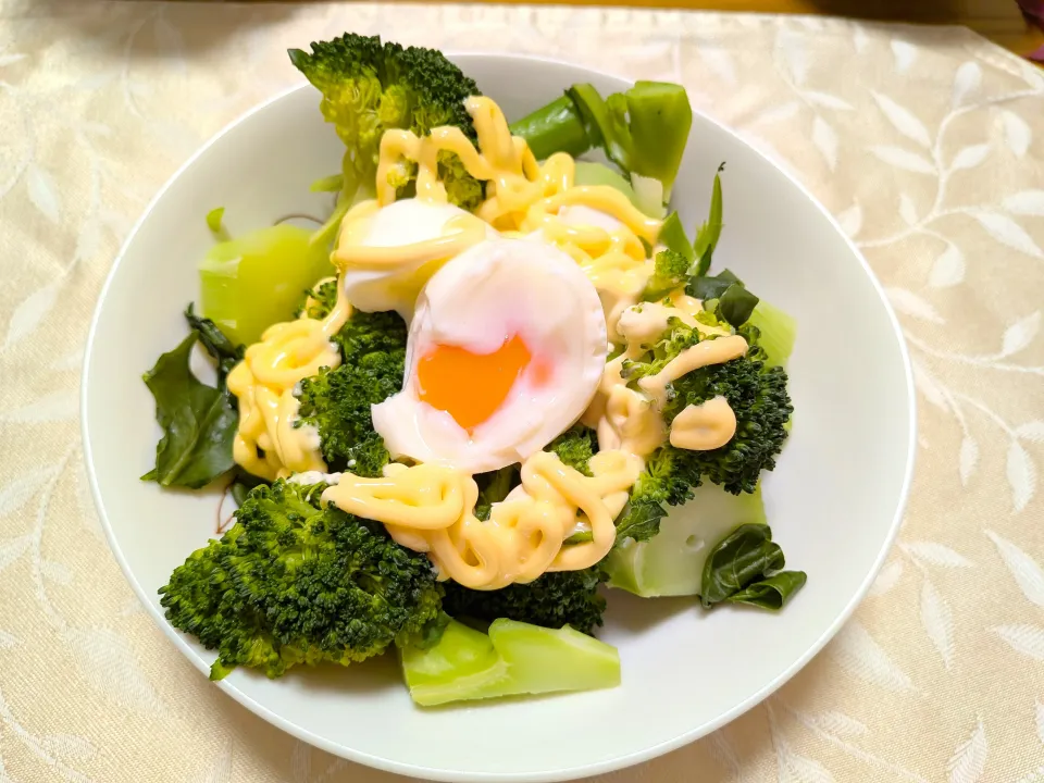 11/30の夕食　ブロッコリーと玉子のホットサラダ|卯月さん