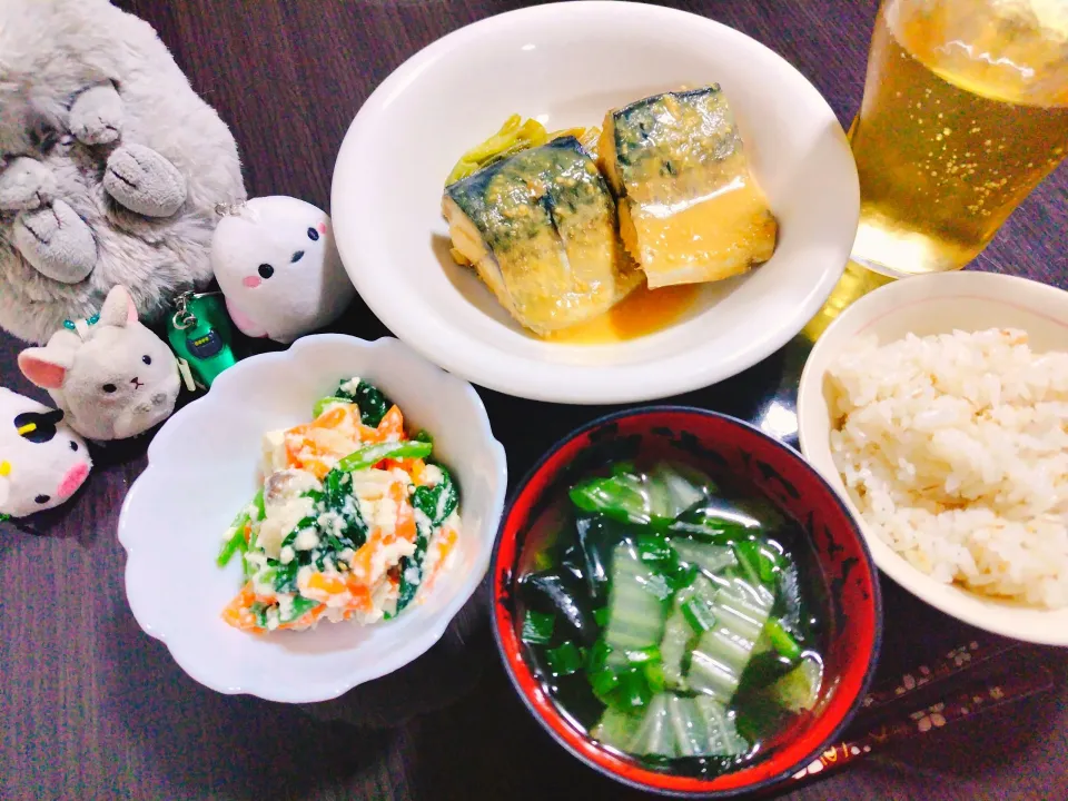 梅干しご飯、白菜とわかめとニラのスープ、サバの味噌煮、小松菜と人参のチーズ白和え|サトリさん
