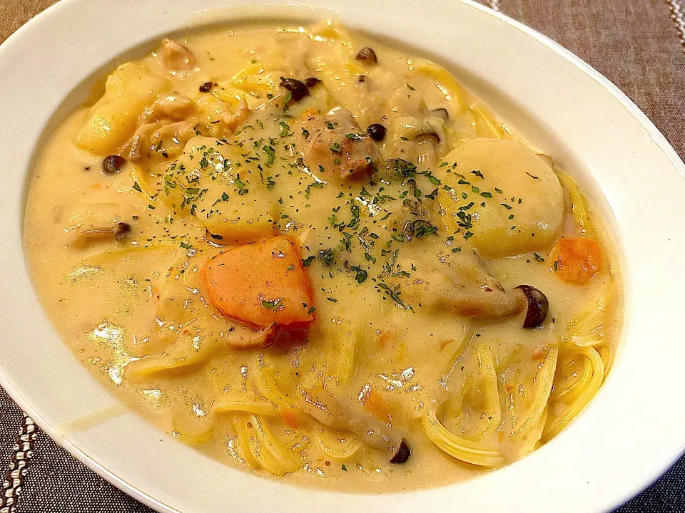 クリームシチューをパスタにリメイク。|kossyossさん