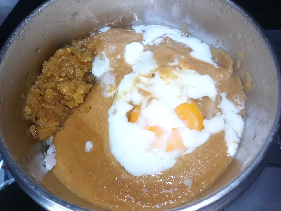 生タマゴ乗せ甘口粉砕カレーライス|darkbaronさん