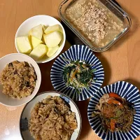 牡蠣ご飯　チャプチェ　ナムル　大根のそぼろ煮　りんご|そのみさん