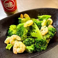 海老とブロッコリーのあじまる(うまあじガーリック調味料)炒め|Hiropanさん