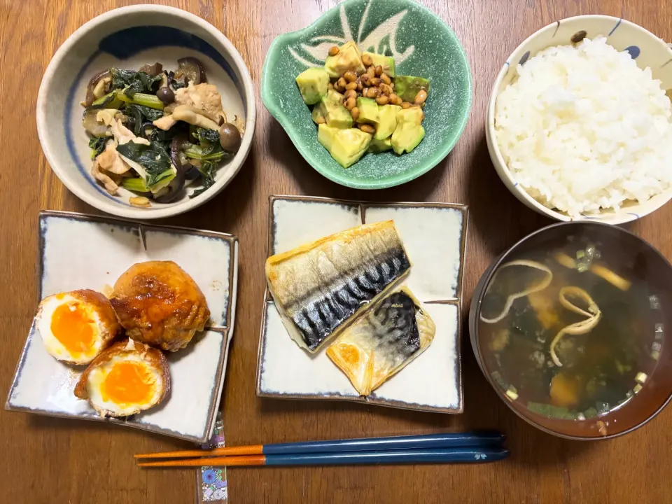  物価高に負けない！我が家の応援ごはん✨

最近なんでも値上がりしてるけど…
その中でも “おいしく・がっつり・節約” をテーマに作ってみました

◎ 塩サバのこんがり焼き✨
　シンプルだけどご飯がすすむ、家計にも優しい定番おかず。

◎ 卵の肉巻き
　卵を使うからボリューム満点！お肉は少な|よらさん