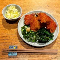 手羽中の唐揚げとほうれん草と茎わかめとコールスロー|ぶりぞうさん