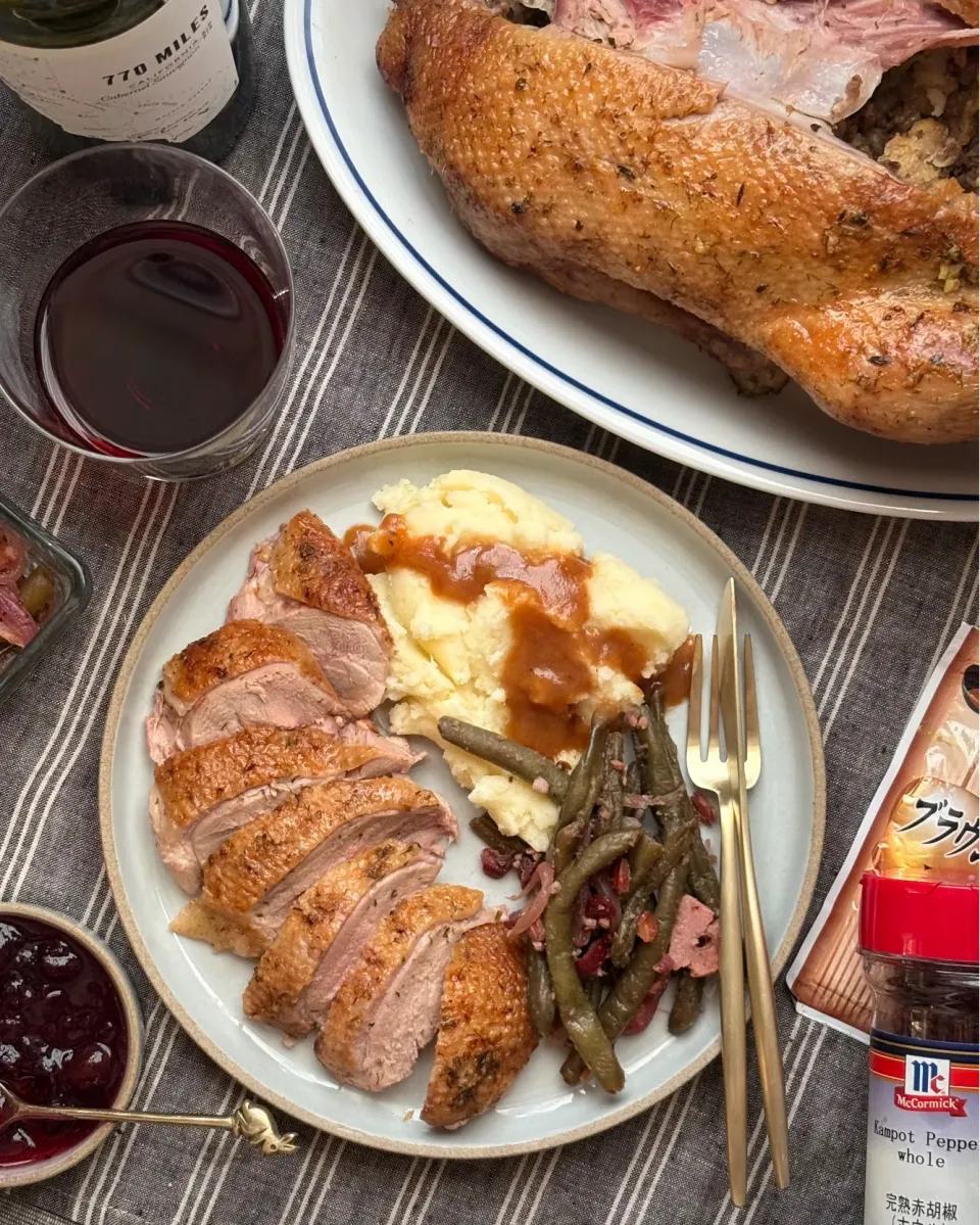 ハーブバターローストダック、グリーンビーンズ、マッシュポテト 、グレービーソース|まる(丸大豆)さん