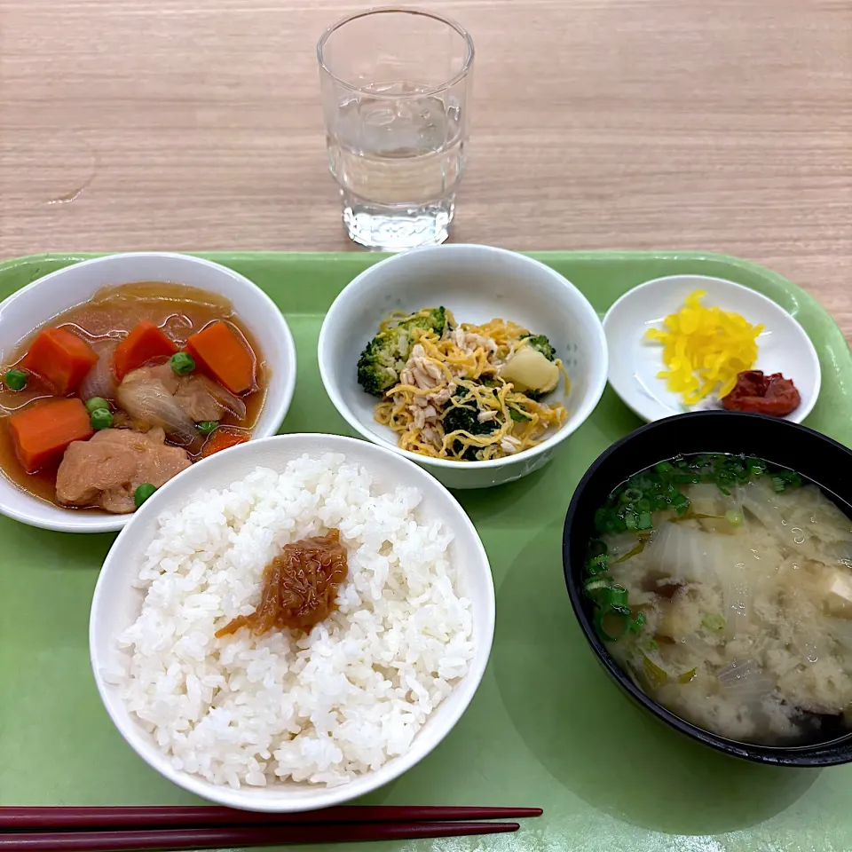 寮の朝ごはん😋鶏と野菜の煮物|すかラインさん