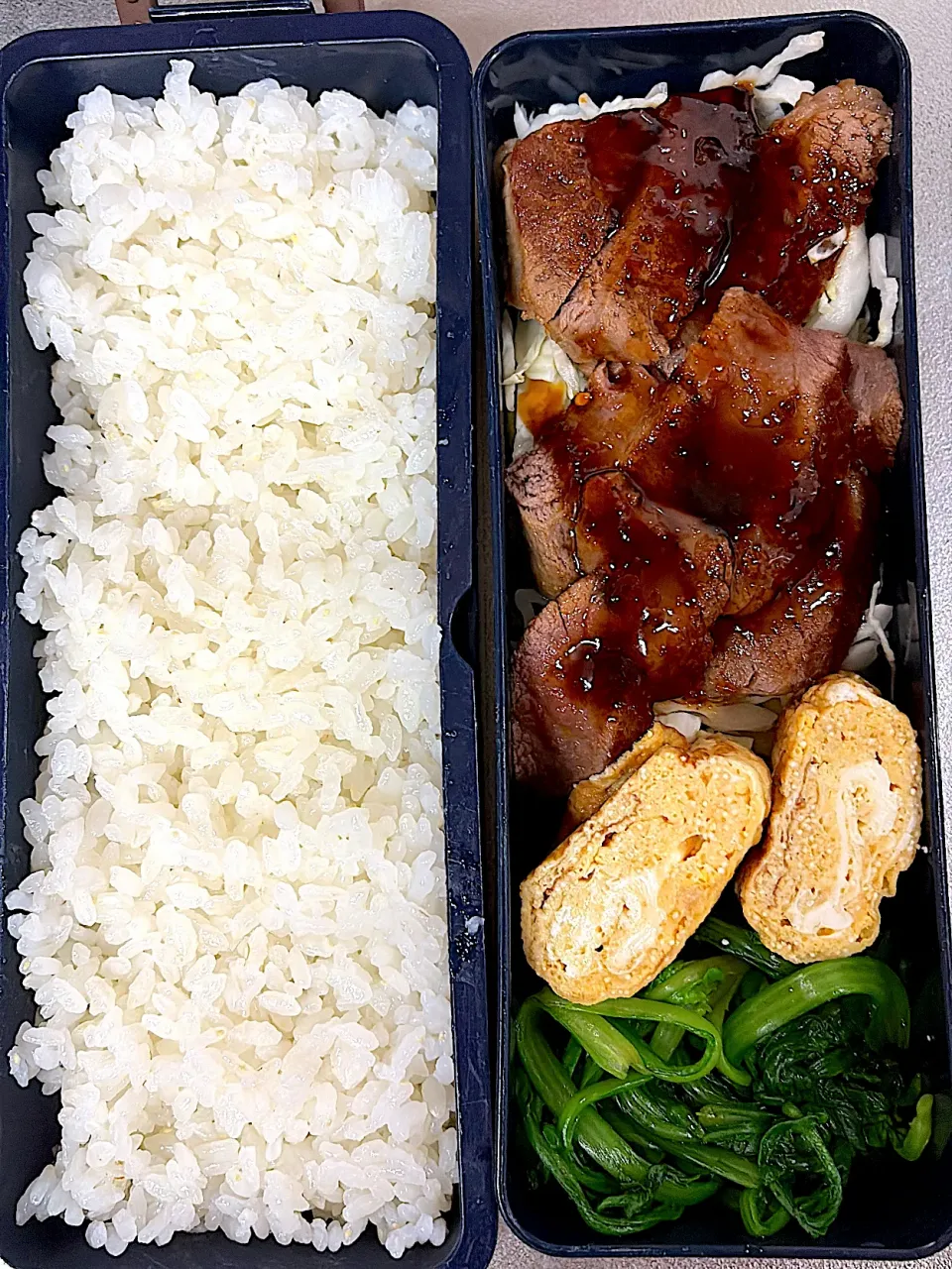 こっちはステーキと春菊やし|みどりさん