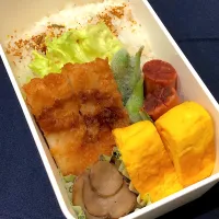 鰹のりふりかけ、たまご焼き、ウインナー、チキンカツ、菊芋のソテー、枝豆|きらきらさん