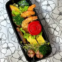 おはようございますエビフライつめるの難しい弁当|kuroさん