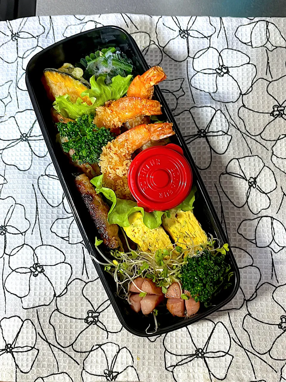 おはようございますエビフライつめるの難しい弁当|kuroさん