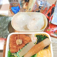 高校生運動部弁当（おにぎり２つ、おかず数品）、豆乳他|rinchusさん