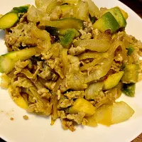 豚こまとアボカドの塩だれ炒め|黒夜叉さん