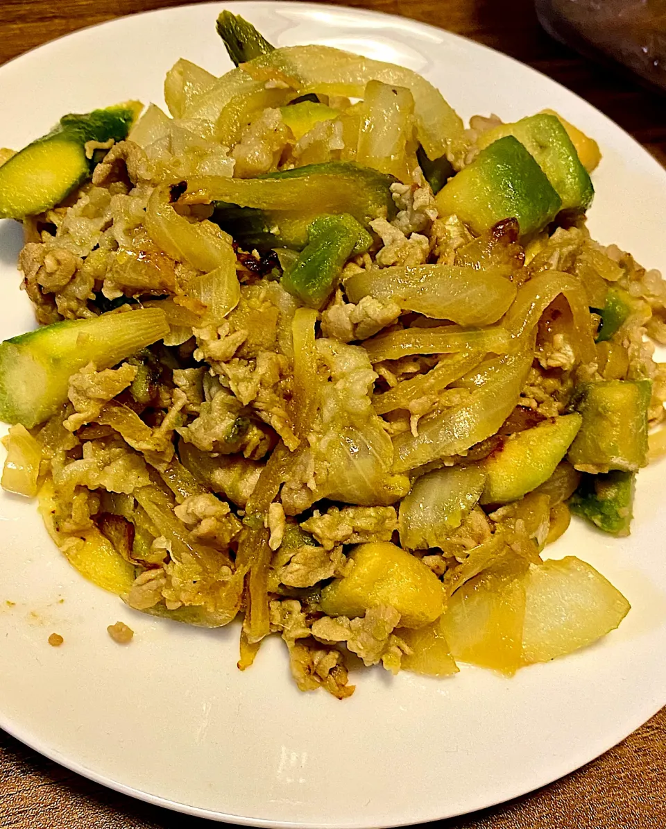 豚こまとアボカドの塩だれ炒め|黒夜叉さん