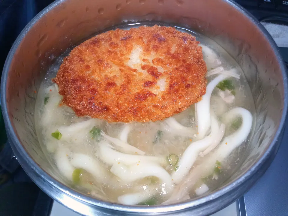 みぞれ仕立てのなめ茸と豚ひき肉入りとろみ付きコロッケうどん|darkbaronさん