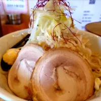 【期間/数量限定】
【TRYラーメン大賞2019 - 2020 
新人賞 にぼし部門1位】 
新潟中華そば うめ川 
うめ太郎 (麺180g、1,000円) 
＋生姜 (大蒜/生姜/辛味噌から選択、無料)
―背脂を半分に
―追い飯辞退 (無料)
＋生卵 (うめ川Tシャツ着用で
無料、別皿)
@板橋区役所前5分 
(JR板橋駅から徒歩20分) 
25322
〈醤158塩52噌󠄀23タ11昆9出15 F17冷27混5つ3焼1ポ1〉|大脇さん