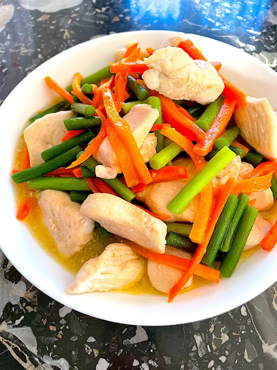 鶏肉とニンニクの芽の炒め物|団長さん