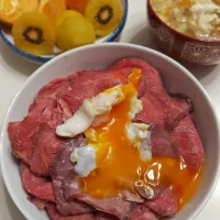 【ローストビーフ丼】| 琥珀さん