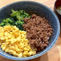 三色丼| ぺろたんさん