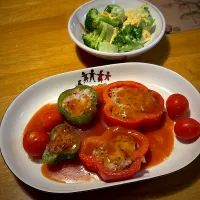 ピーマンとパプリカの肉詰めと、ブロッコリーのたまごサラダ|もえさん